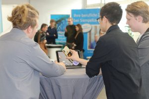 Quinder-App im Einsatz auf der Berufsmesse